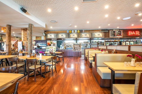 Nightcap At Wanneroo Tavern - Perth Resorts 32
