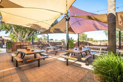 Nightcap At Wanneroo Tavern - Perth Resorts 29