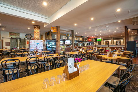 Nightcap At Wanneroo Tavern - Perth Resorts 31