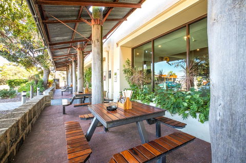 Nightcap At Wanneroo Tavern - Perth Resorts 10