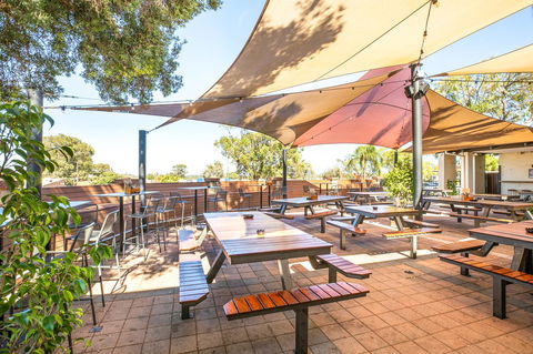 Nightcap At Wanneroo Tavern - Perth Resorts 7