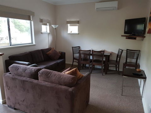 Adamsons Riverside Accommodation - Perth Resorts 38