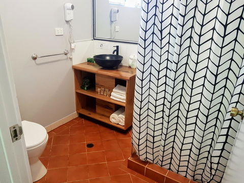Adamsons Riverside Accommodation - Perth Resorts 11