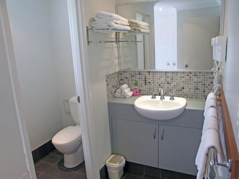 Adamsons Riverside Accommodation - Perth Resorts 28