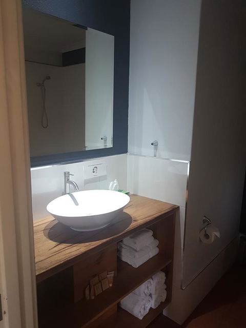 Adamsons Riverside Accommodation - Perth Resorts 4