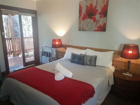 Adamsons Riverside Accommodation - Perth Resorts 9
