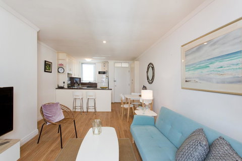 Ocean Breeze Apartment - Accommodation Perth 9
