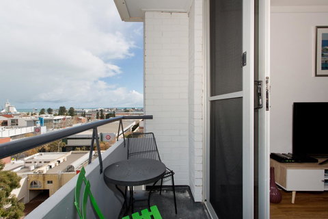 Ocean Breeze Apartment - Accommodation Perth 1