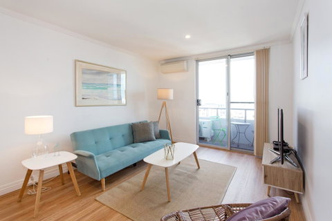 Ocean Breeze Apartment - Accommodation Perth 0