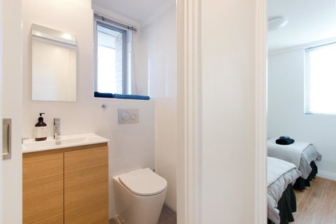 Ocean Breeze Apartment - Accommodation Perth 26