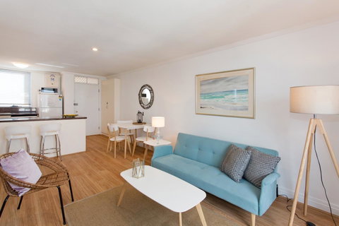 Ocean Breeze Apartment - Accommodation Perth 10