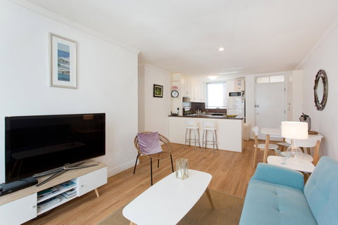 Ocean Breeze Apartment - Accommodation Perth 8