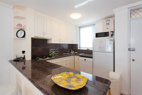 Ocean Breeze Apartment - Accommodation Perth 2