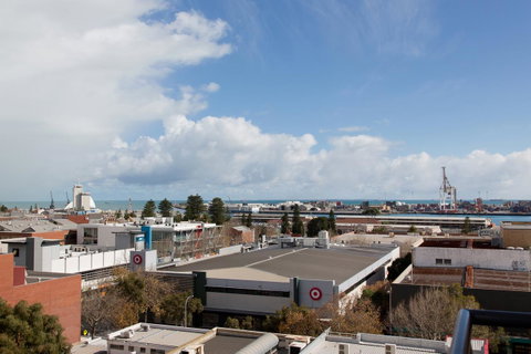 Ocean Breeze Apartment - Accommodation Perth 4
