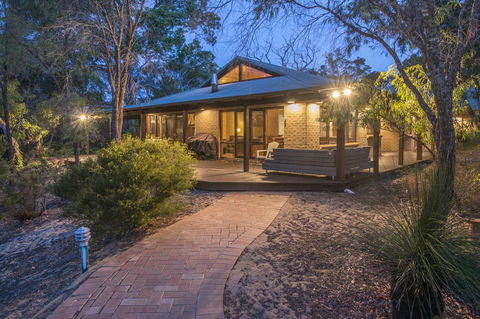 53 Martina Drive - Accommodation Perth 3
