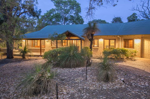 53 Martina Drive - Accommodation Perth 1