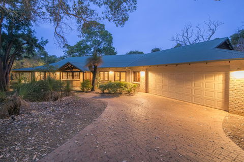 53 Martina Drive - Accommodation Perth 6