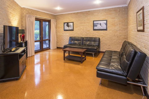 53 Martina Drive - Accommodation Perth 26