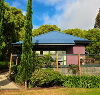 Waterfall Cottages - Perth Resorts