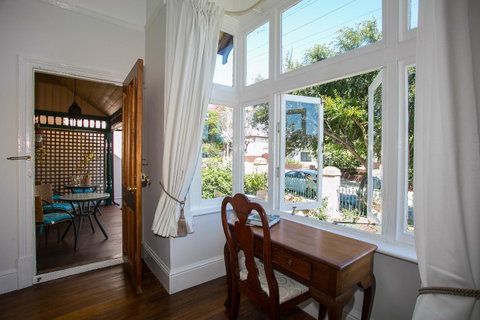 Danum House - Accommodation Perth 14