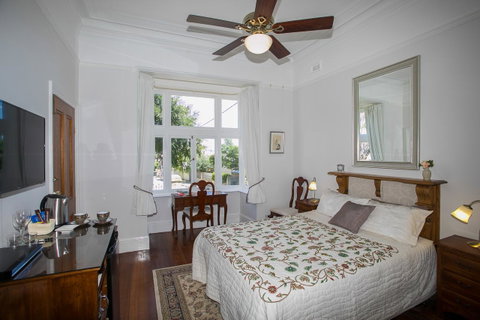Danum House - Accommodation Perth 13