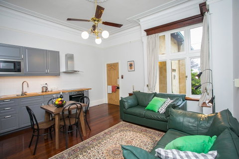 Danum House - Accommodation Perth 11