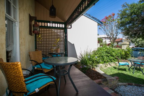 Danum House - Accommodation Perth 20