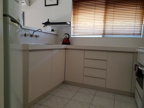 Ocean View Villas - 2 Bedroom Villa In Quiet Complex - Perth Resorts 4