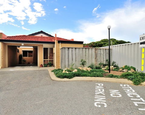 Ocean View Villas - 2 Bedroom Villa In Quiet Complex - Perth Resorts 11