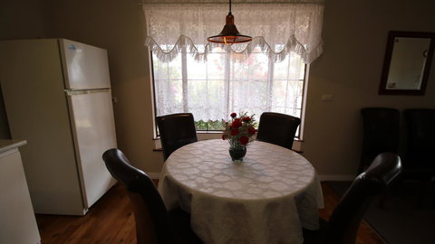 Daisy Cottage - Accommodation Perth 11