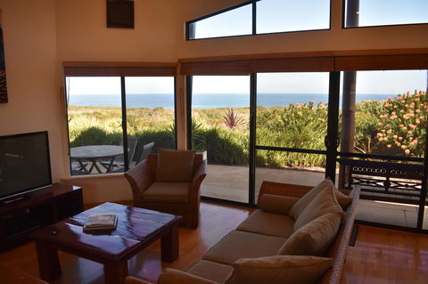 Redgate Beach Escape - Perth Resorts 1