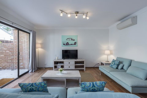 Cottesloe Sea Salt Abode - Executive Escapes - Accommodation Perth 3