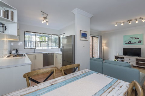 Cottesloe Sea Salt Abode - Executive Escapes - Accommodation Perth 7