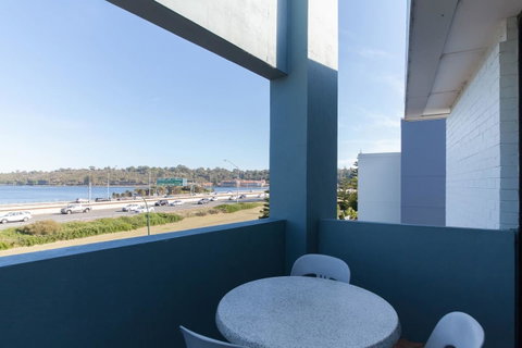Riverside - Accommodation Perth 7
