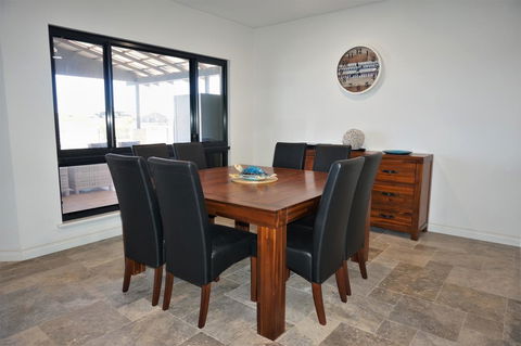 27 Corella Court - Accommodation Perth 5