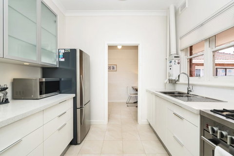 Light Bright, Quality River Views! Free Parking - Accommodation Perth 18