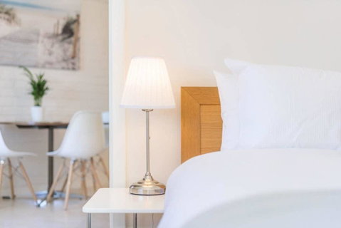 Light Bright, Quality River Views! Free Parking - Accommodation Perth 35