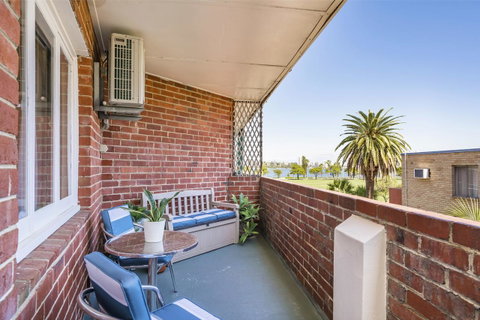 Light Bright, Quality River Views! Free Parking - Accommodation Perth 7
