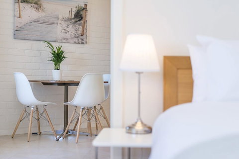 Light Bright, Quality River Views! Free Parking - Accommodation Perth 2