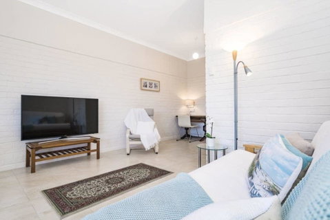 Light Bright, Quality River Views! Free Parking - Accommodation Perth 36
