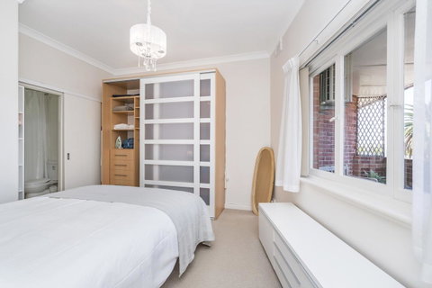 Light Bright, Quality River Views! Free Parking - Accommodation Perth 11