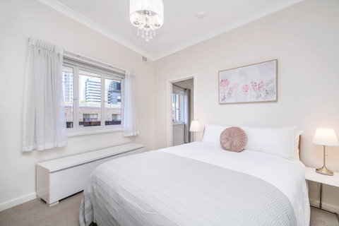 Light Bright, Quality River Views! Free Parking - Accommodation Perth 14