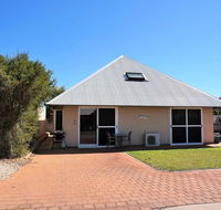 Osprey Holiday Village Unit 103/1 Bed - Perfect short stay apartment with King size bed - Accommodation Perth