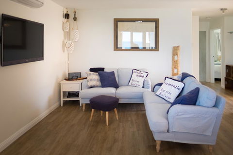 Cottesloe Blue Apartment - Executive Escapes - Accommodation Perth 3