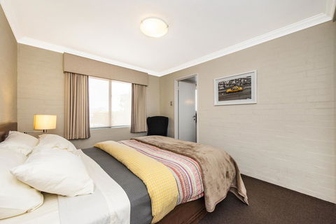 Subiaco Village 18 - Accommodation Perth 11