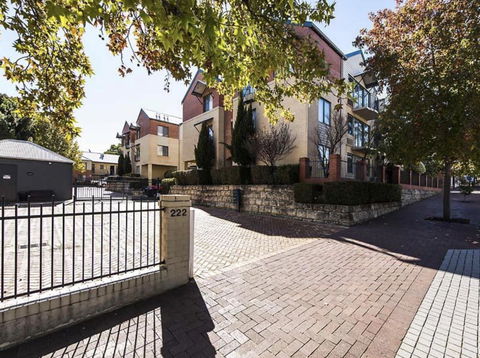 Subiaco Village 18 - Accommodation Perth 20