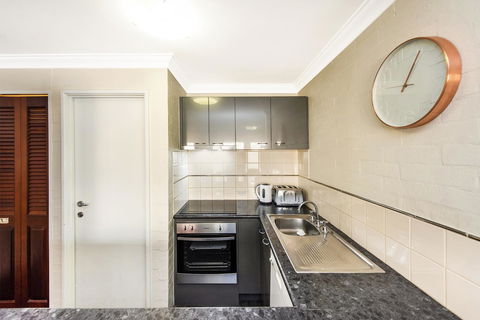 Subiaco Village 18 - Accommodation Perth 6