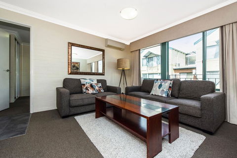 Subiaco Village 18 - Accommodation Perth 3