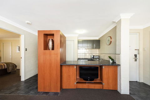 Subiaco Village 18 - Accommodation Perth 7