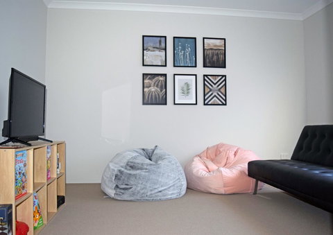 The Kingsleyâ€™s Place â€“ Piara Waters - Accommodation Perth 9